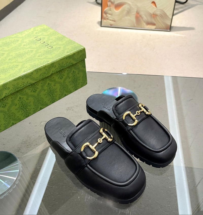 G*u*i slippers